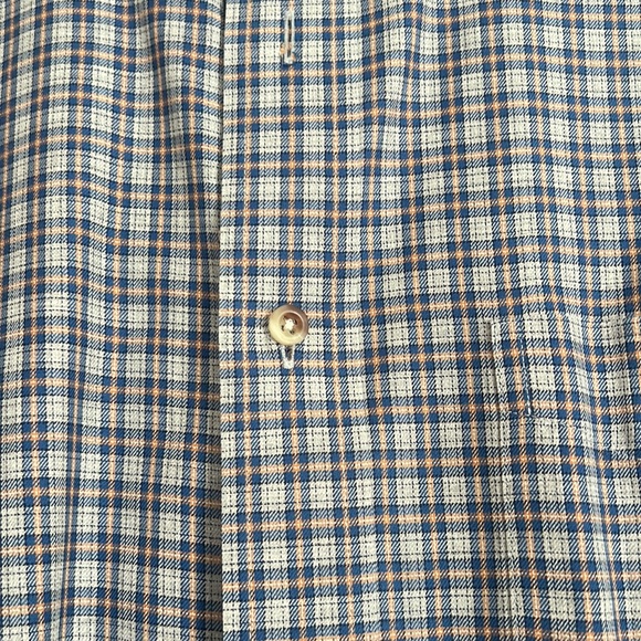 Button down - Picture 2 of 3